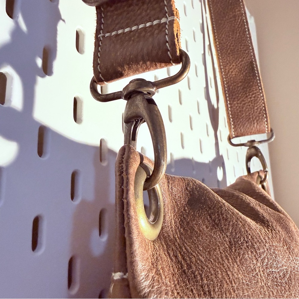 Roots Tribe Leather Villager Dark Brown Leather Crossbody/Shoulder Bag - Picture 7 of 12